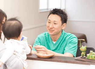 受付で予約の確認をさせていただきます